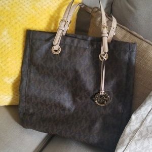 Women Michael Kors purse